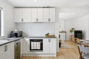 Hobart Family Home near Airport & City