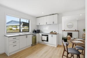 Hobart Family Home near Airport & City