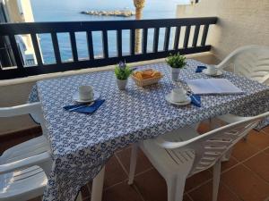 Encantador apartamento con terraza privada y piscina en LEscala - HISP-236-145