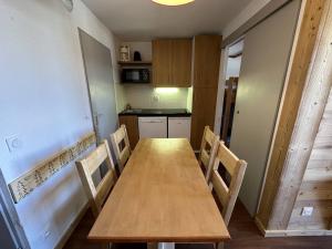 Appartement skis aux pieds avec balcon et WIFI pour 6 personnes à Plagne Soleil - FR-1-351-275