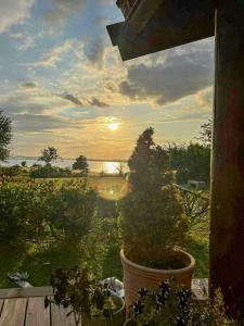 Log Cabin With Views Of Isefjorden