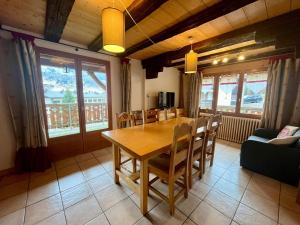 Chalet Authentique 8p, La Clusaz, Parking, Proche Pistes - FR-1-459-249