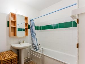 Appartement charmant avec piscine au 1er étage, proche centre et lac, 4 personnes - FR-1-521-265