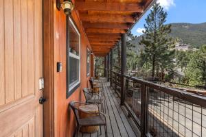 Cabin 14 - King Bed hotel-style unit