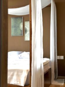 La paix home 3BR Lakefront Apartment with Balcony and Free Onsen