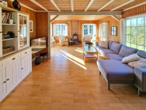 Authentic 1950S Wooden House By Two Beaches