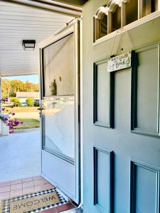 Boutique Stay - Near Beach, PSP4, Billiard or PingPong, Fire Pit, Private Yard