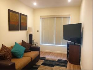 Urban Chic residence in Central LA