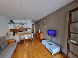Apartamento acogedor con terraza a 400m de la playa - HISP-236-134