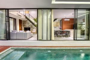 Modern 4BR Industrial - Tropical Escape in Umalas