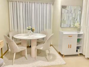 Manhattan Plaza Suite 1BR with City View, Netflix and Pool Access