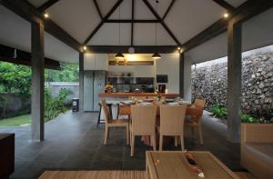 Carang Sari Sukawati 3 Bedroom Villa with Private Swimming Pool and Riverside
