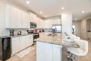 Elegant 8 Bdrm Villa With Games Room at Encore