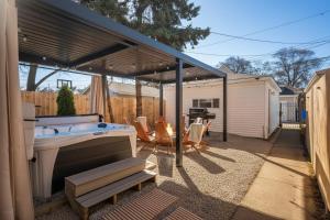 THE RETREAT - Hot Tub, Theater, Game Room, Fire Pit, Bar, Sleeps 14