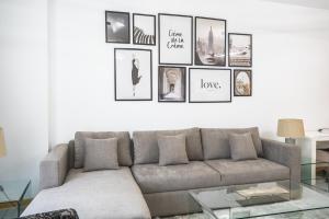 Elegant 1-BDR with Panoramic Marina & Canal Views