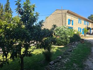 MAS PROVENCAL A FLANC DE COLLINE