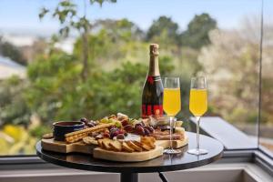 Manna Heaven Luxury Coastal Retreat with Pool