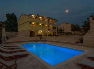 Holiday House BALEN with Swimming Pool