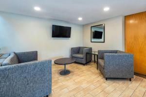 Comfort Inn Hwy 401
