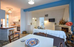 2 Bedroom Cozy Apartment In Staletti