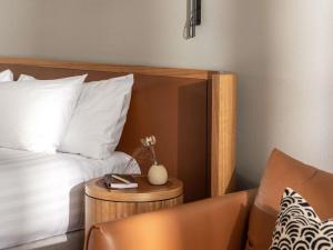 Wonil Hotel Perth - Handwritten Collection