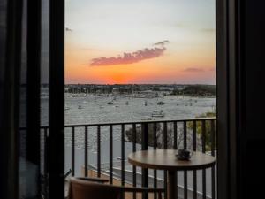 Wonil Hotel Perth - Handwritten Collection