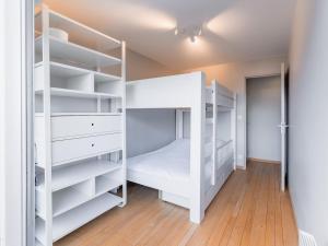 Modern and sleek, third floor sea front flat for 8