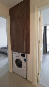 Girne Merkezde Geniş Teraslı Havuzlu Daire