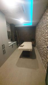 Girne Merkezde Geniş Teraslı Havuzlu Daire