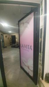 Girne Merkezde Geniş Teraslı Havuzlu Daire