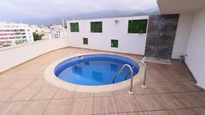 Girne Merkezde Geniş Teraslı Havuzlu Daire