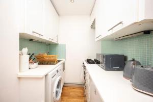 Bright 1BR Flat Near Church St Clissold Park - Pass the Keys