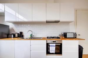 Wembley 2BR Apartment with Free Parking