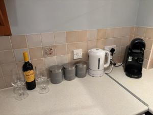 Fab city centre apartment with free parking