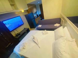 232 1br big balcony 2 queen size 1-sofa bed 1single extra mattress