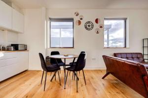 Wembley 2BR Apartment with free parking