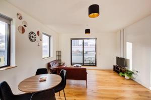 Wembley 2BR Apartment with free parking