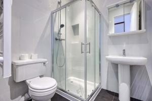 Wembley 2BR Apartment with free parking