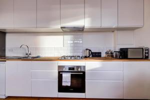 Wembley 2BR Apartment with free parking