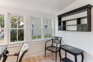 Endless Summer - 4217 - 6th Street