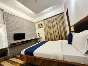 Stays - Golf Course Road