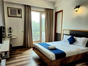 Stays - Golf Course Road