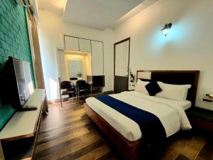 Stays - Golf Course Road