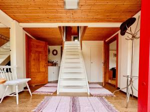 Historic Lakeside House With Private Beach