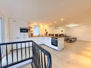 Modernes Haus direkt am Rhein