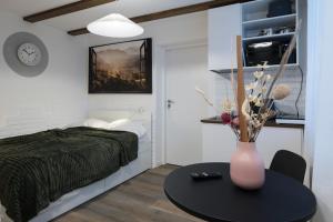 3 min to everything-Stylish-Modern-Old Fortress