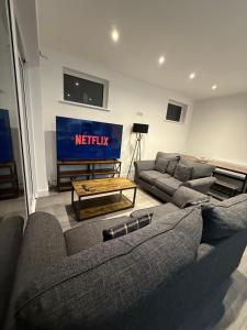 5 bedroom house in Pettswood