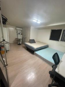 A total of 4 people on one floor of a building close to Incheon Airport that can be used for a short period of time