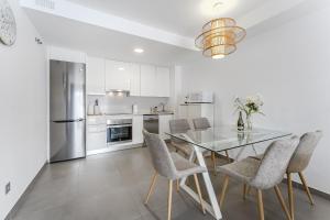 Tranquil Sunny Suite with Private Rooftop