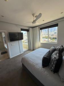 Luxury Marina Escape With Panoramic views